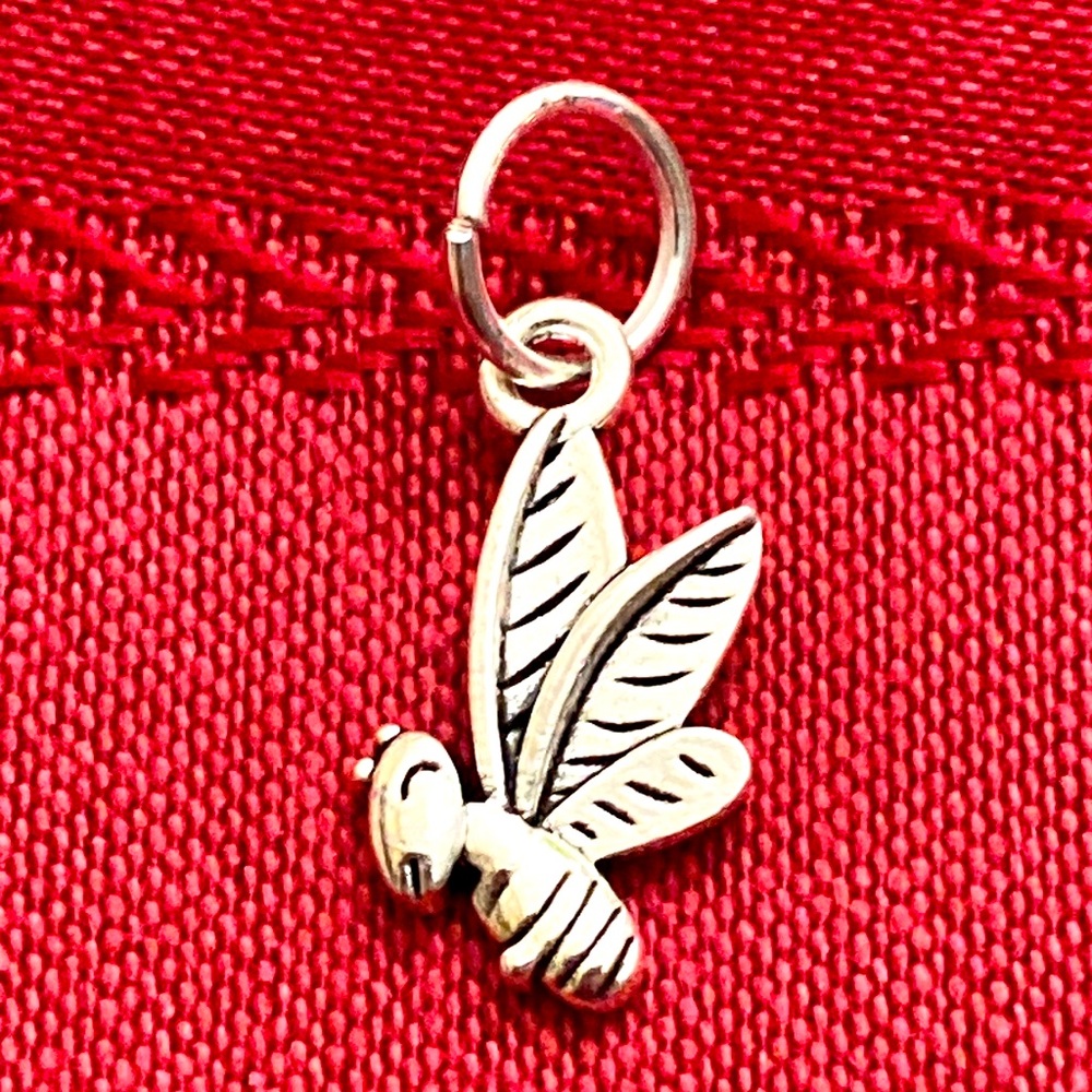 5/$10❤️❤️❤️NEW Tibetan Silver Bee Charm